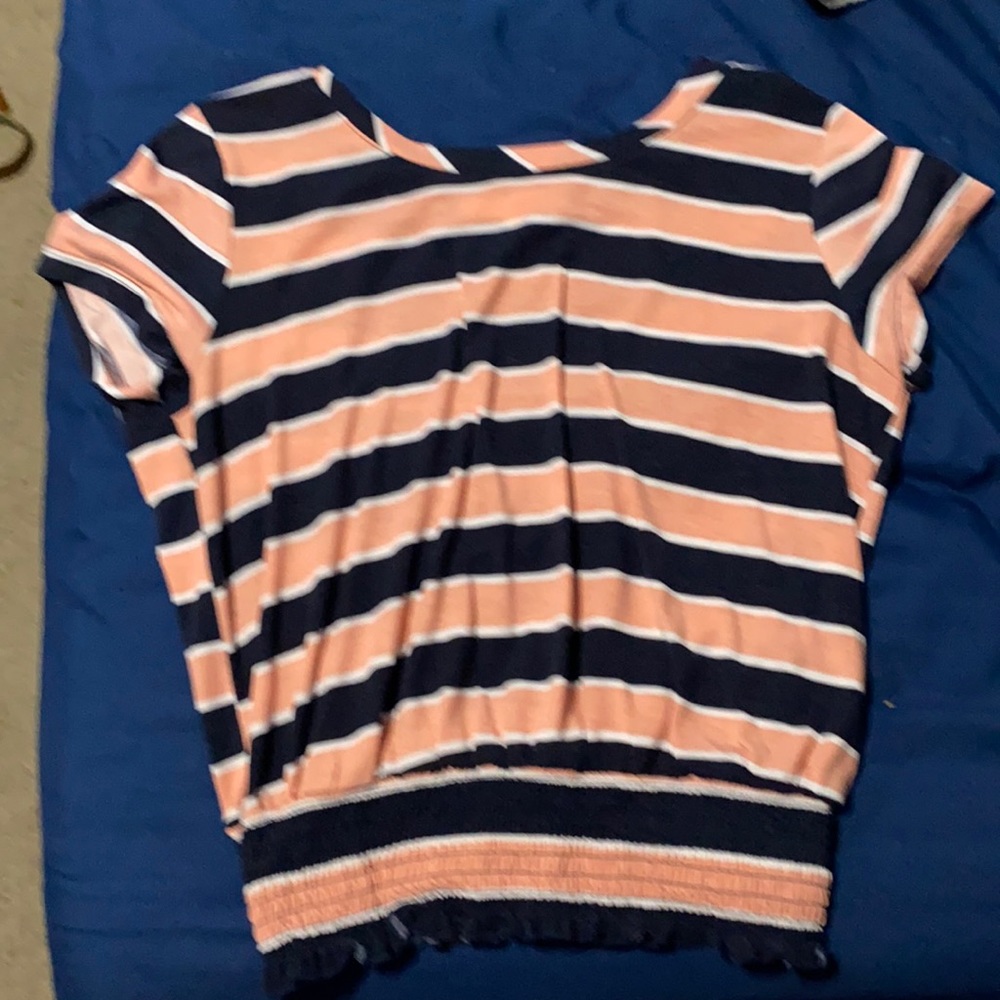 I’m selling I crop top. Size L brand new